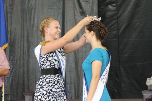 Rachel ** crowns Jacquelyn Sherman the new Grange Fair queen. Credit: Tom Sofield/NewtownPANow.com