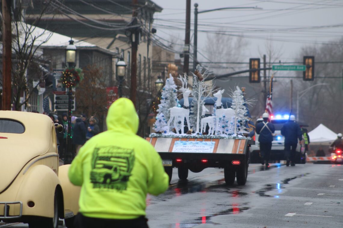 PHOTOS Newtown Holiday Parade Doesn't Let Rain Stop It