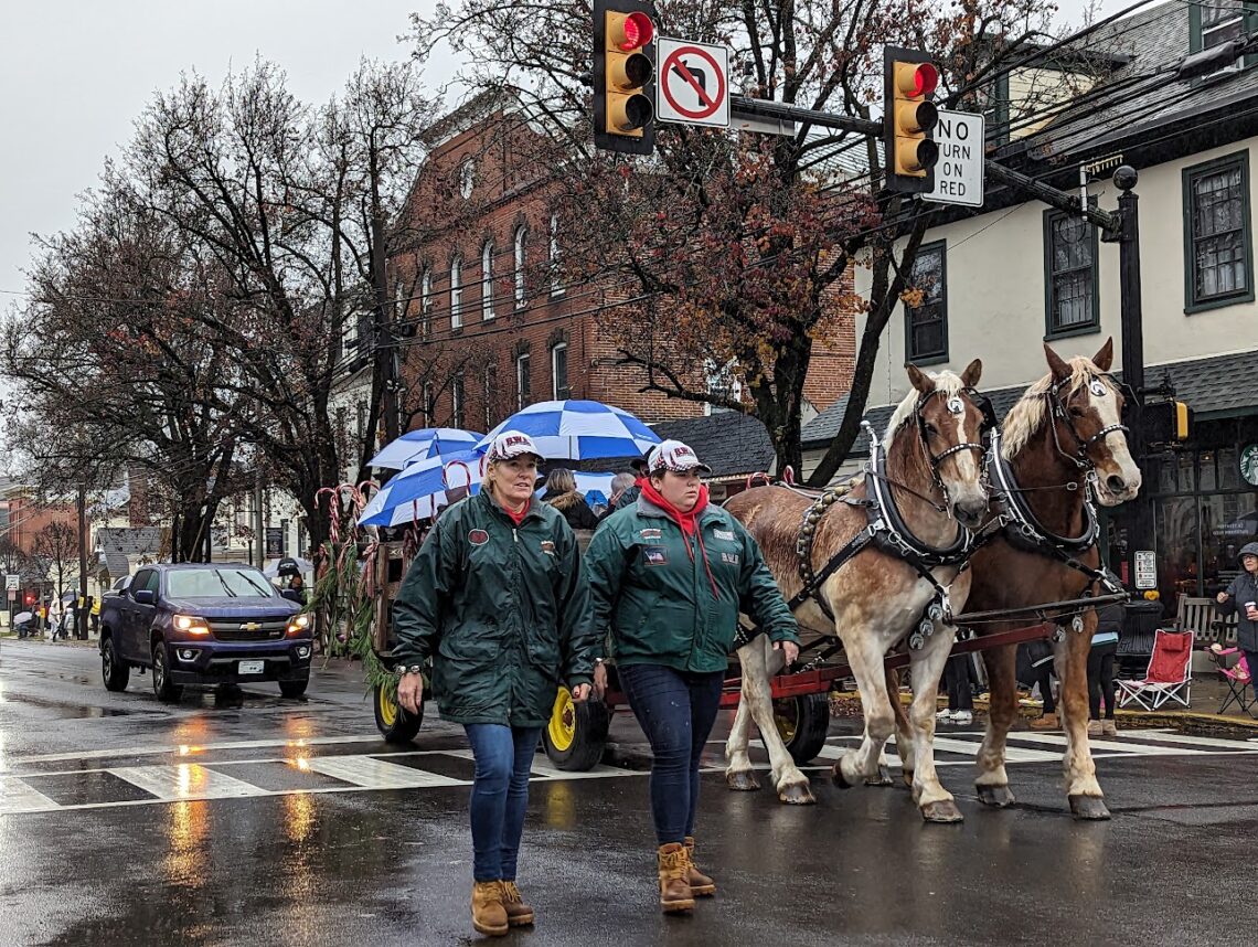 PHOTOS Newtown Holiday Parade Doesn't Let Rain Stop It